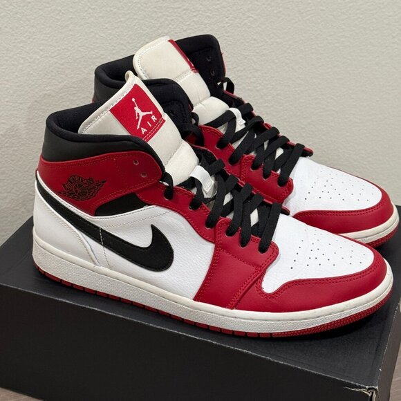 AIR JORDAN 1 MID "Chicago 2020" - Picture 2 of 12